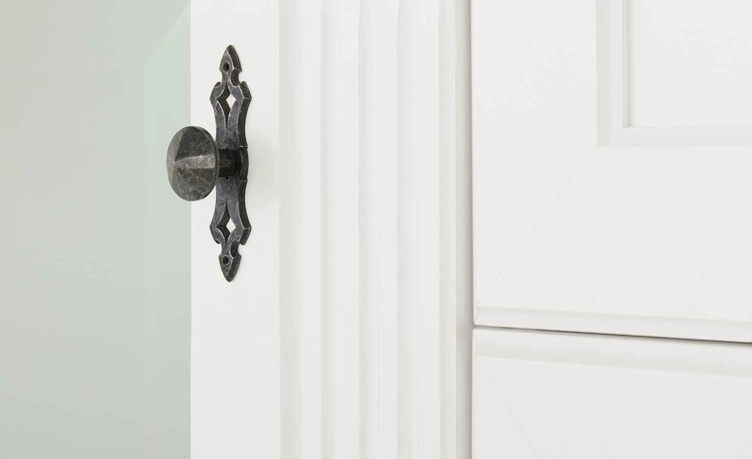 maison bleue Highboard Petit Chalet | Weiß / Asteiche mit Glastüren 9 maison bleue Highboard Petit Chalet | Weiß / Asteiche mit Glastüren – Bild 9