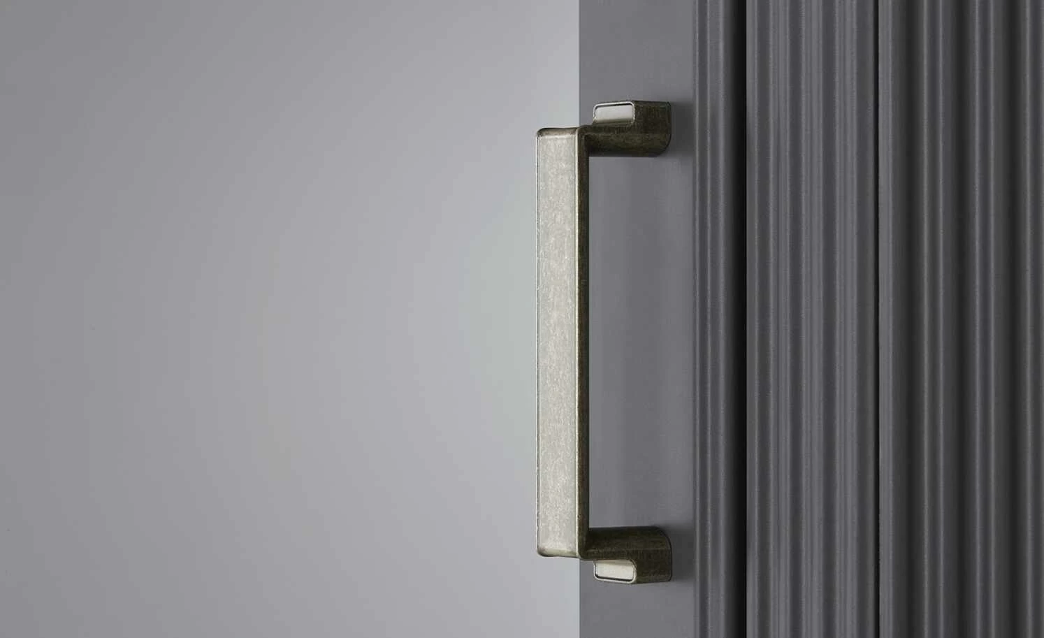 Eckvitrine Varese | Graphitgrau / Asteiche (Nachbildung) 6 Eckvitrine Varese | Graphitgrau / Asteiche (Nachbildung) – Bild 6