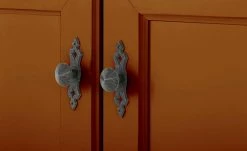 maison bleue Highboard Petit Chalet | Cognac antik (Braun) mit Glastüren -Kommode & Sideboards Verkäufe 13232365 13 202206232232