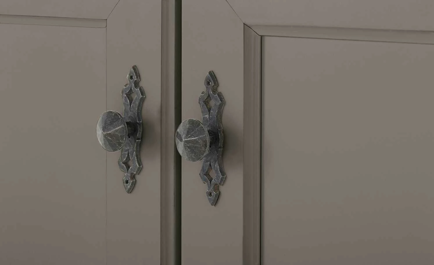 maison bleue Highboard Petit Chalet | Graphitgrau / Asteiche mit Holztüren 6 maison bleue Highboard Petit Chalet | Graphitgrau / Asteiche mit Holztüren – Bild 6