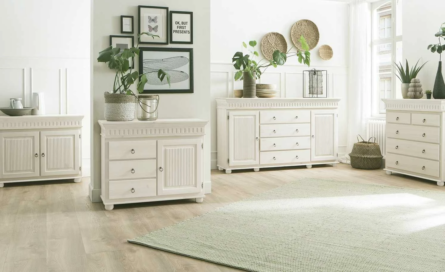 Kommode Bornholm | Kiefer Weiß 3 Schübe / 1 Tür 1 Kommode Bornholm | Kiefer Weiß 3 Schübe / 1 Tür