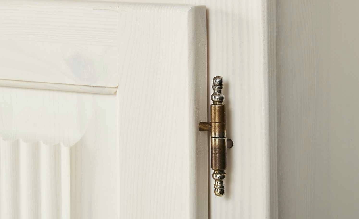 Kommode Bornholm | Kiefer Weiß 2 Türen / 4 Schübe 10 Kommode Bornholm | Kiefer Weiß 2 Türen / 4 Schübe – Bild 10